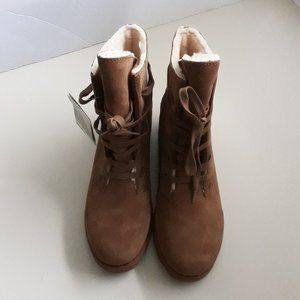 Bearpaw KRISTA Wedge Insulated Boots Women Size 9.